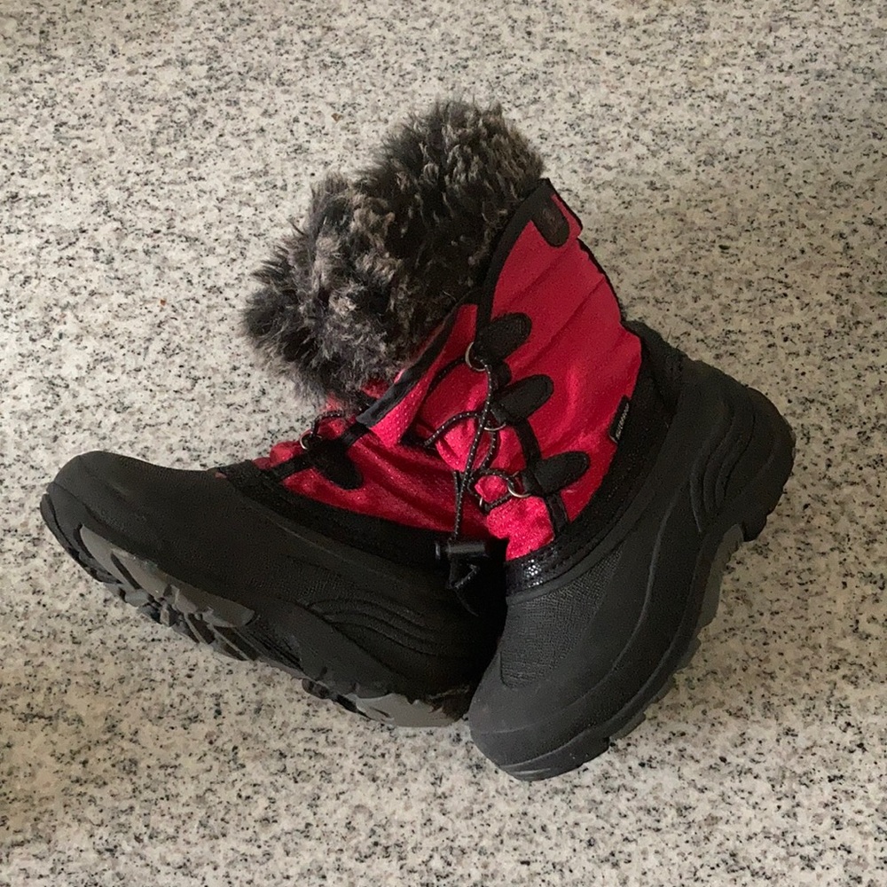 Kamik kids winter snow boots. Waterproof and insulated